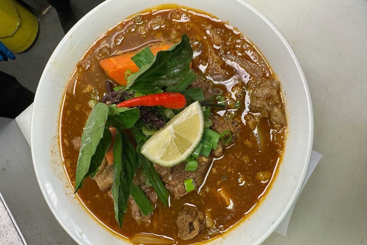 H1. Stewed Beef (Hu Tieu Hoac Banh Mi Bo Kho)