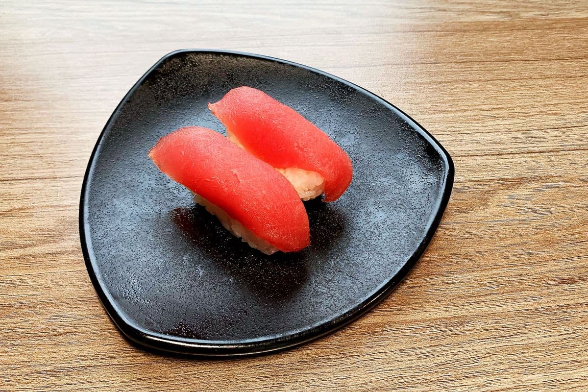 120. Sushi au thon