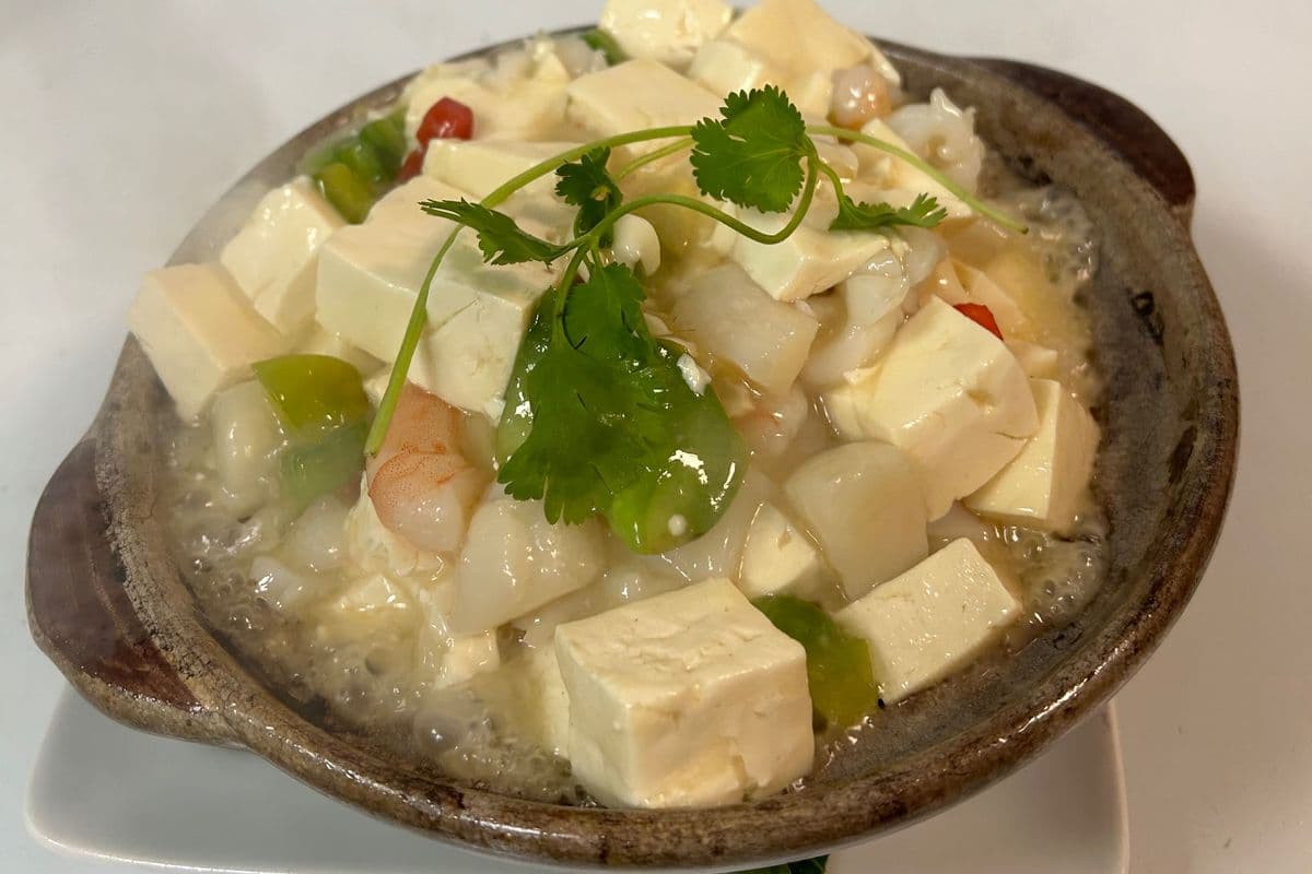 118. Seafood Tofu Hot Pot