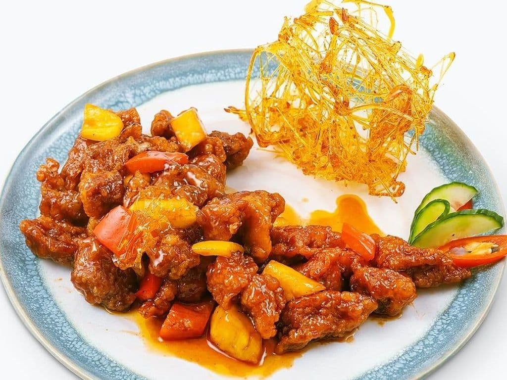 605. Sweet & Sour Pork w/Fruit