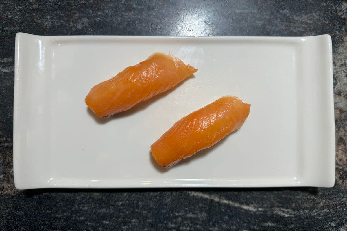Smoked Salmon (Smoked Sake) (2 pcs)