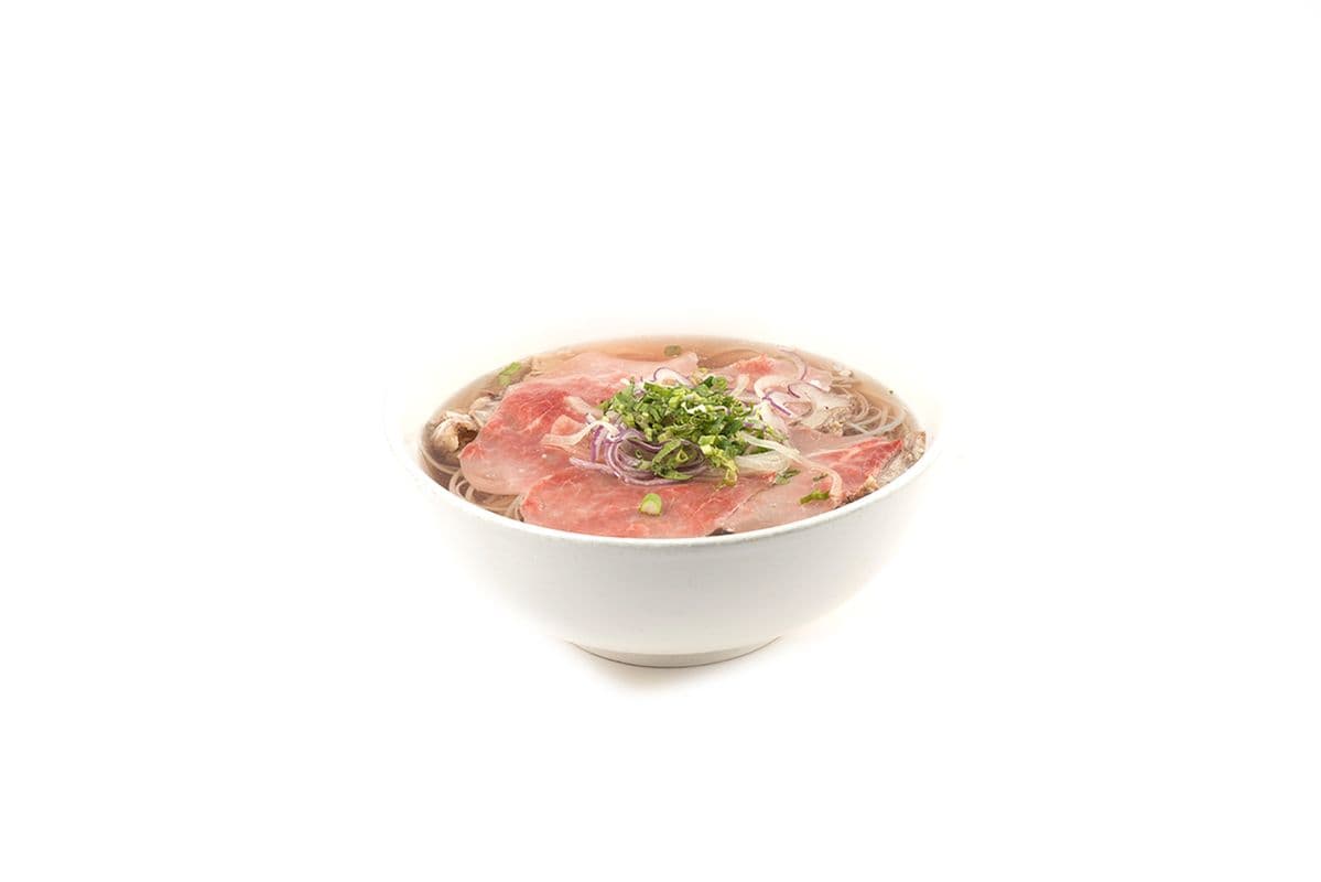 5. Soupe tonkinoise au bœuf saignant et flanc de bœuf / Tonkinese Soup with Rare Beef and Beef Flank