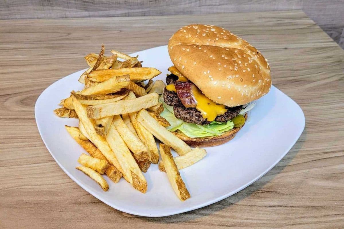 Crust Cheese Burger Combo (5 oz)