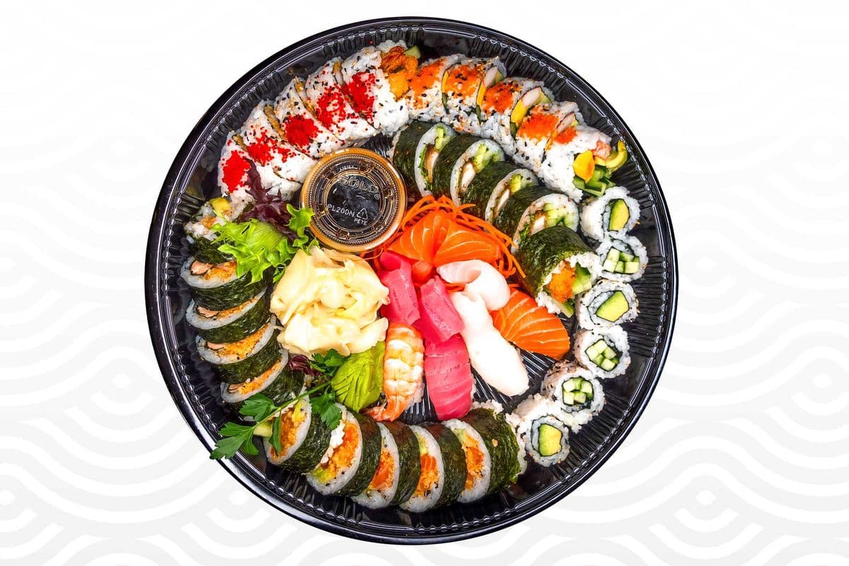 (40 mcx) 25 Makis 6 Hosomakis 4 Nigiris et 6 Sashimis