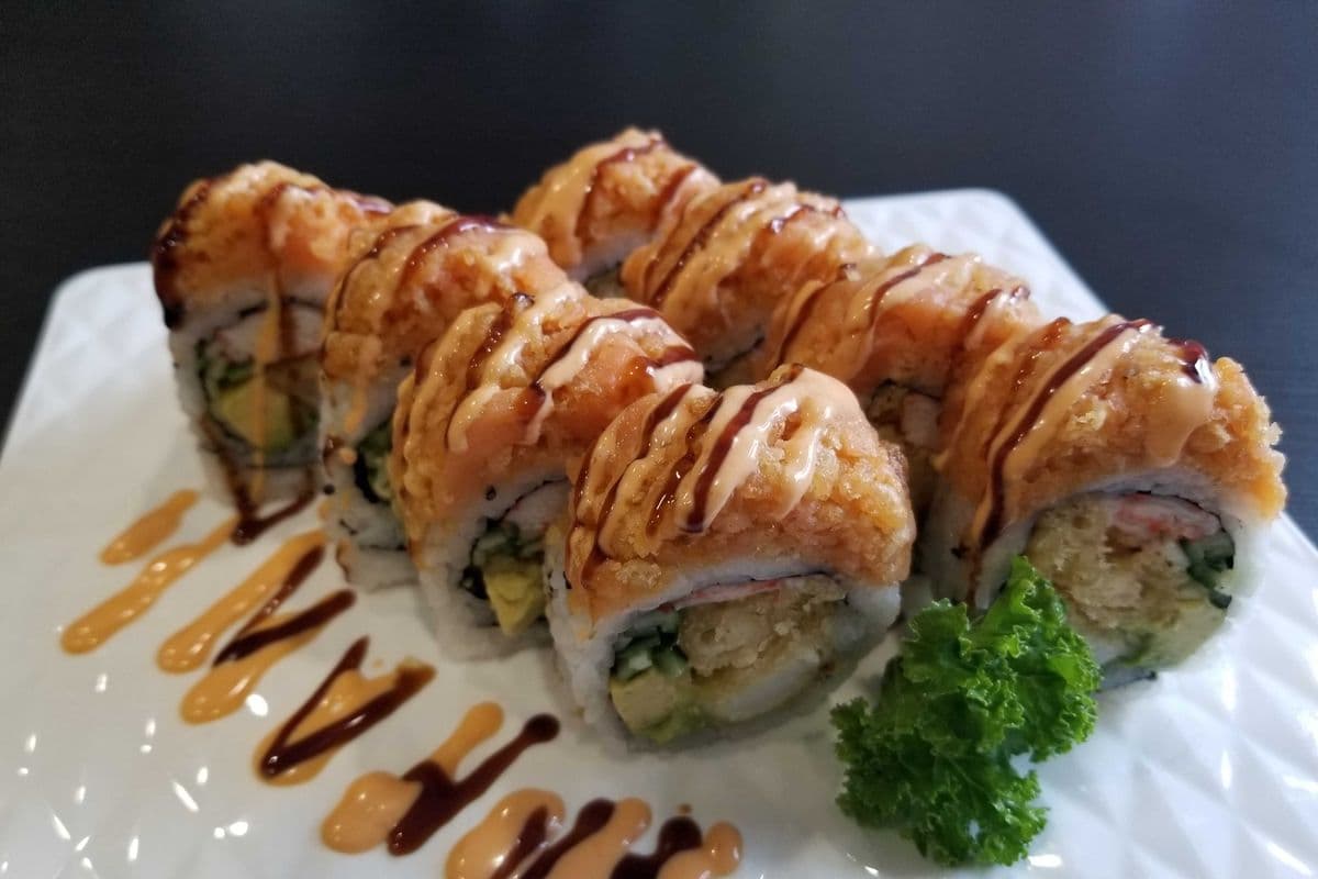 Crazy Salmon Roll (8pcs)