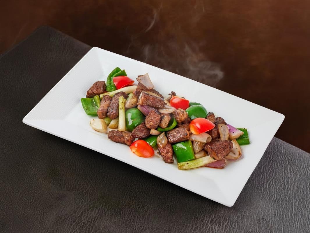 Fried Angus Beef with Scallions / 葱爆安格斯牛粒