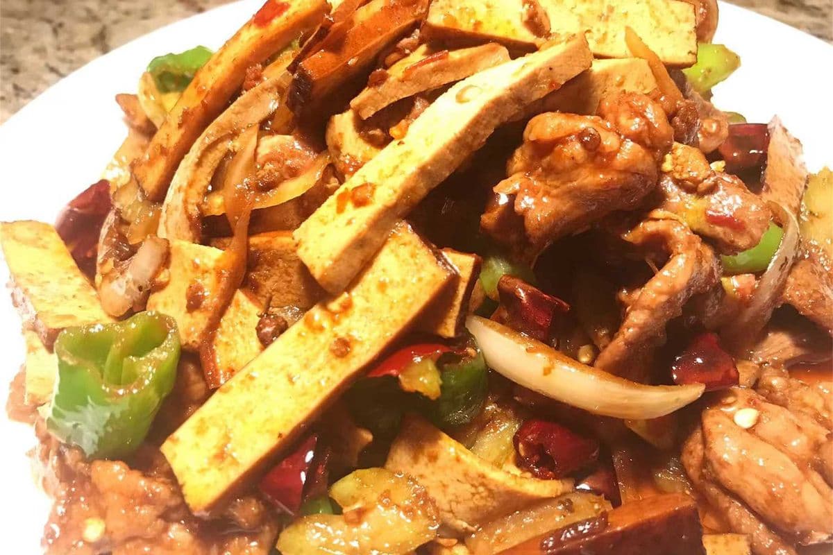 4. Sauted Pork with Celery and Dry Bean Curbs. 农家小炒