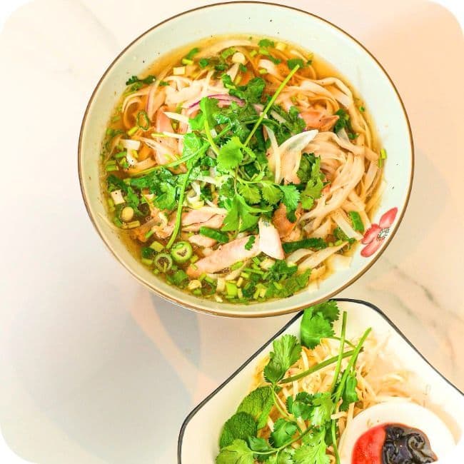 P1. Pho au cuisse de poulet