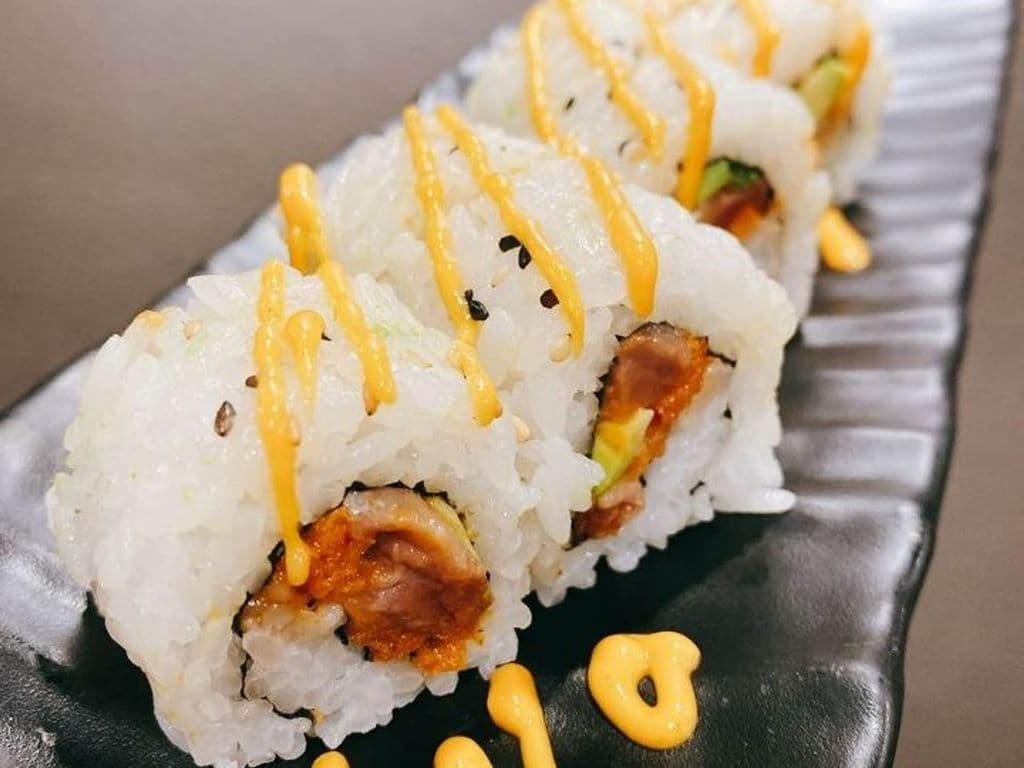 Spicy Salmon & Avocado Roll
