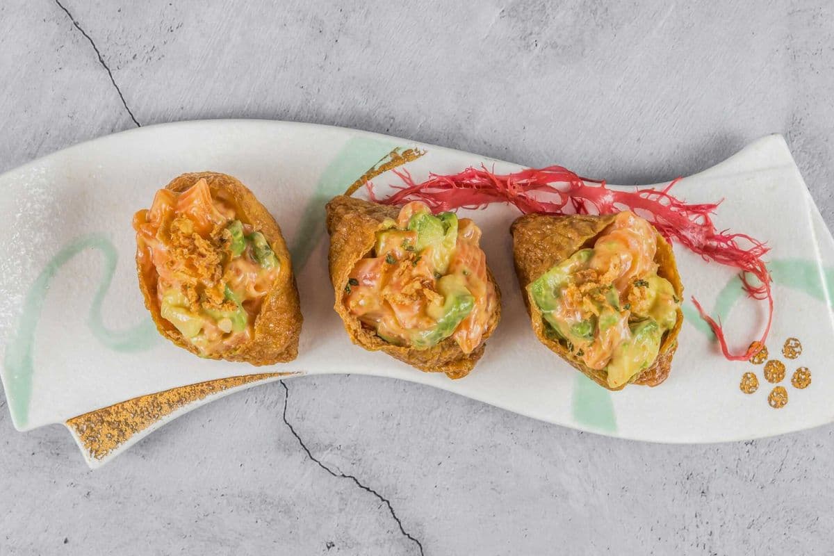 Ug7 Salmon Avocado Tofu Pocket (3pieces)三文鱼牛油果豆腐包