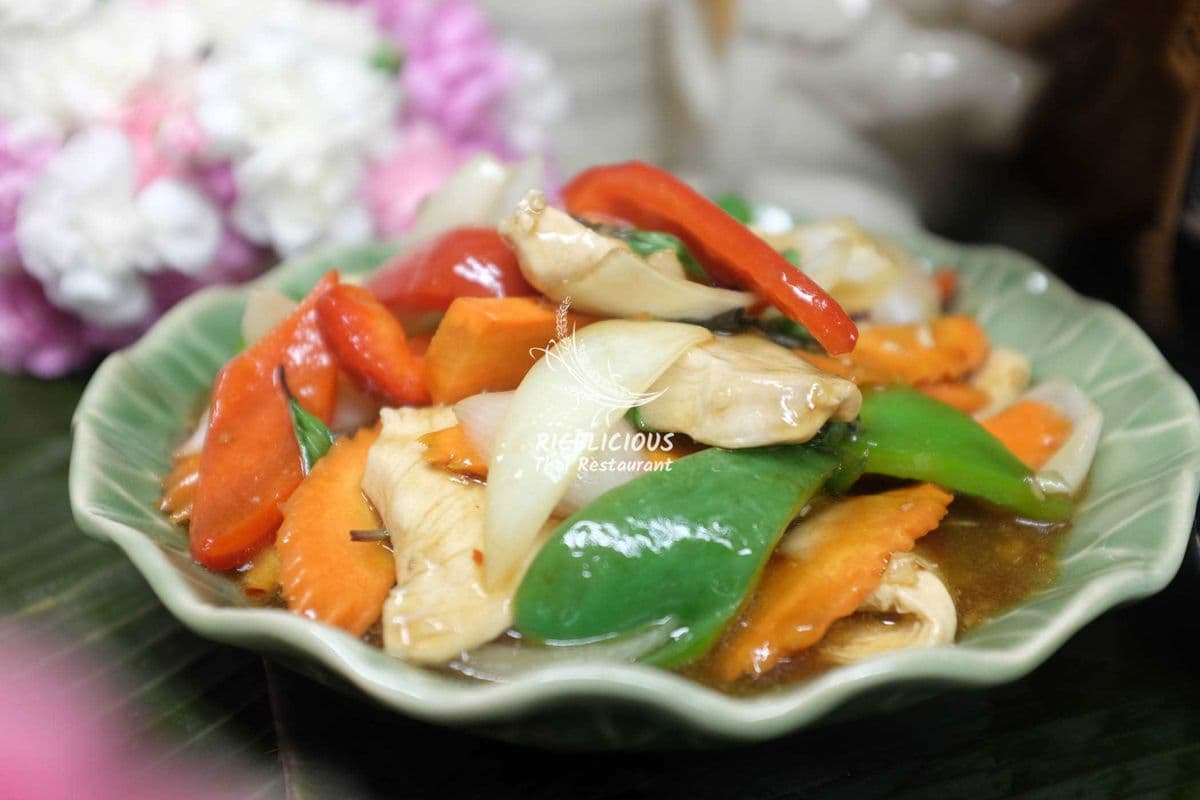 W1. Basil Sauce (Pad Krapao)
