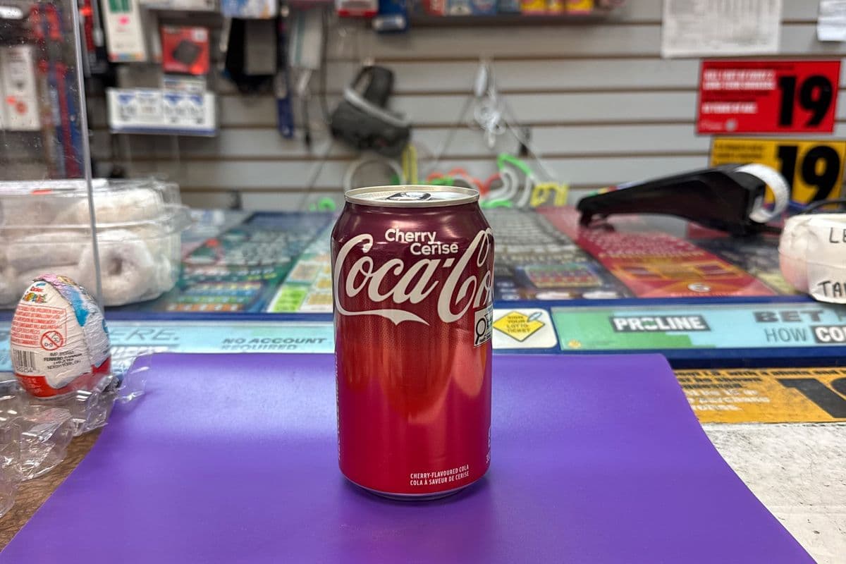 Cherry Coke (355ml)