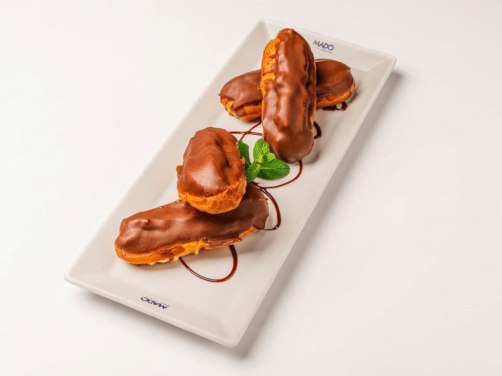 Homemade Éclair Plate (4 Pieces)