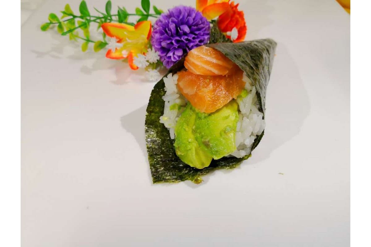 HR4 Salmon Avocado (1 pc)