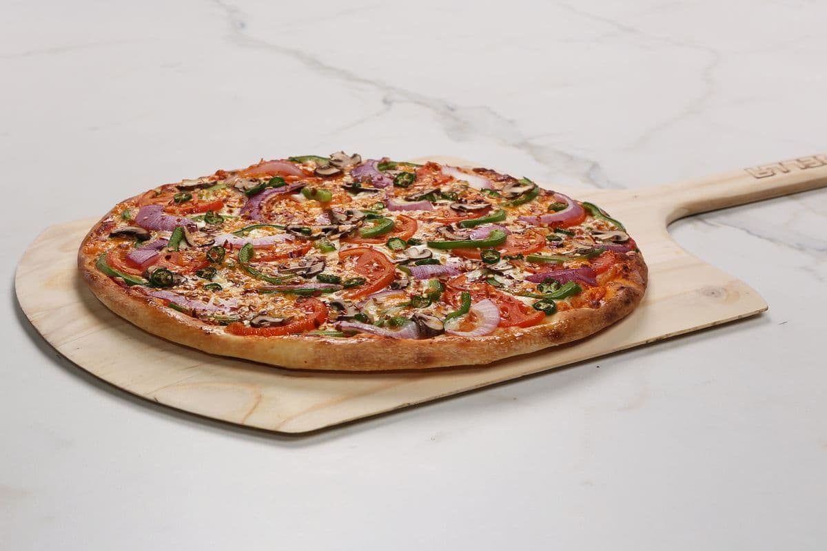 18'' Extra-Large Super Hot Veggie Gourmet Pizza (12 Slices)