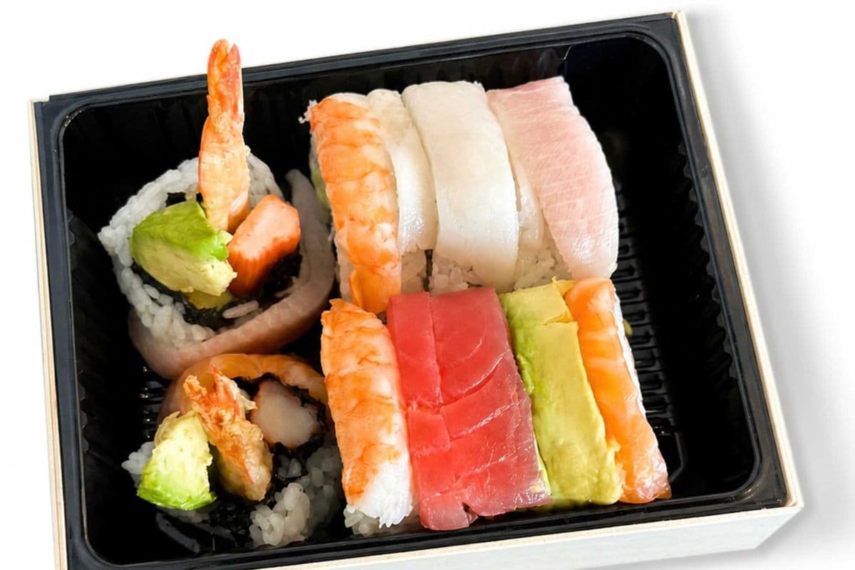 Rainbow Roll (8 pcs)
