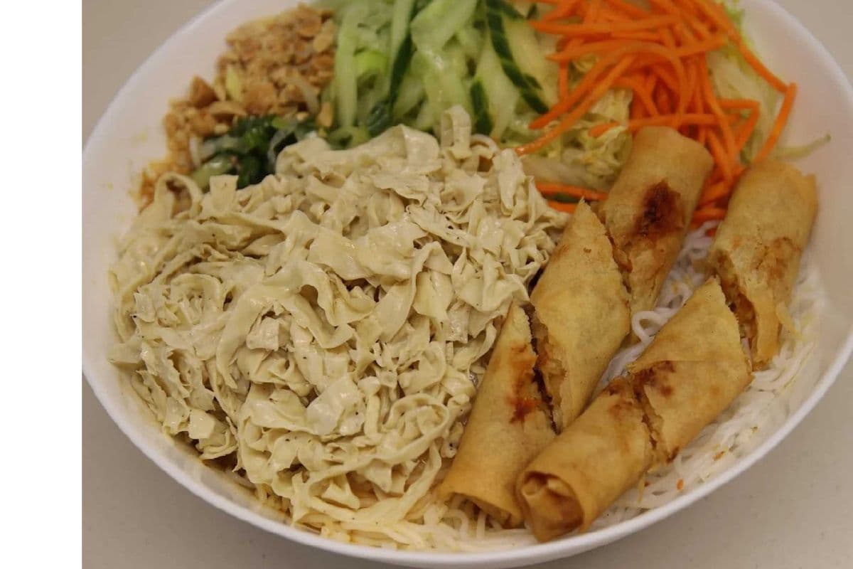 25A. Shredded Tofu and Vegetarian Spring roll Vermicelli