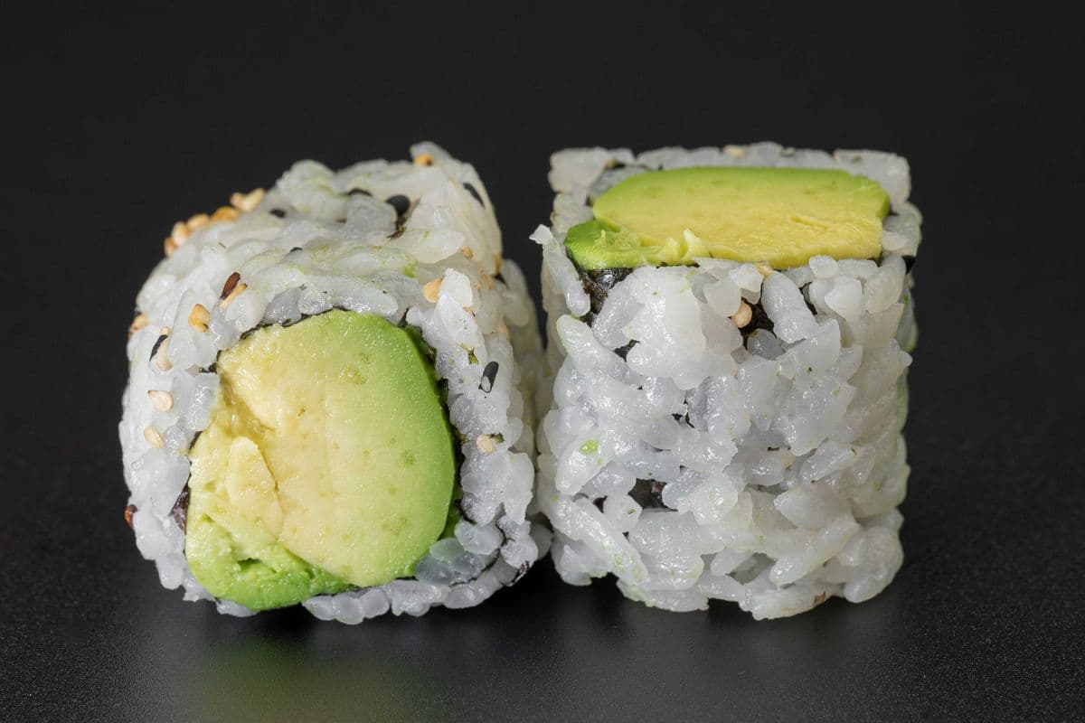 S22. Avocado Roll (6 Pcs)