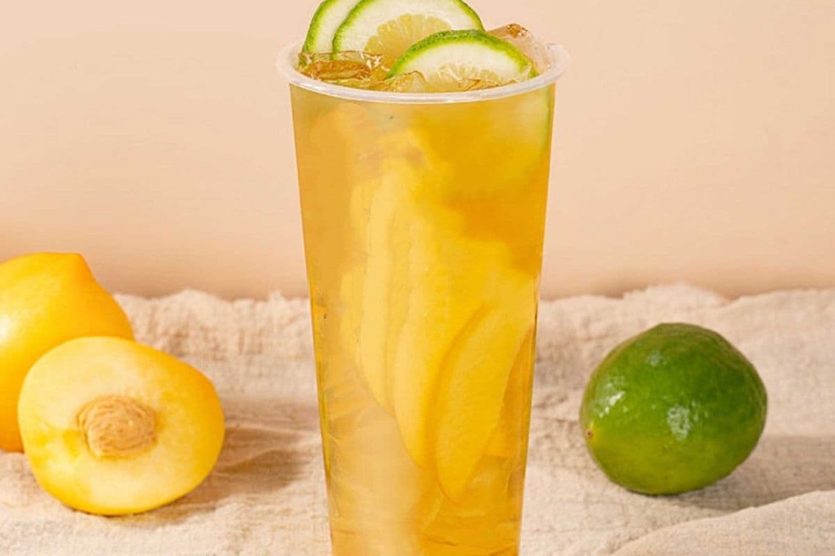 Iced Peach Oolong Tea (20 oz)
