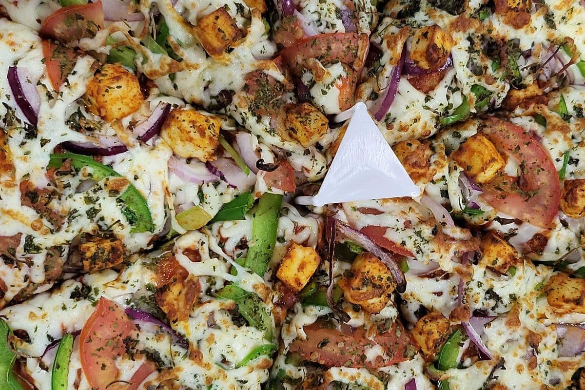 14" Tandoori Paneer Tikka Pizza