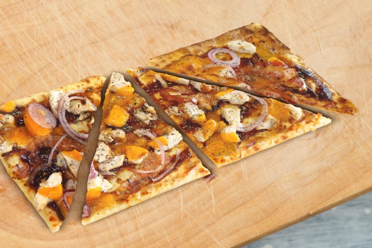 BBQ Chicken Flatbread Pizza (520 Cal)