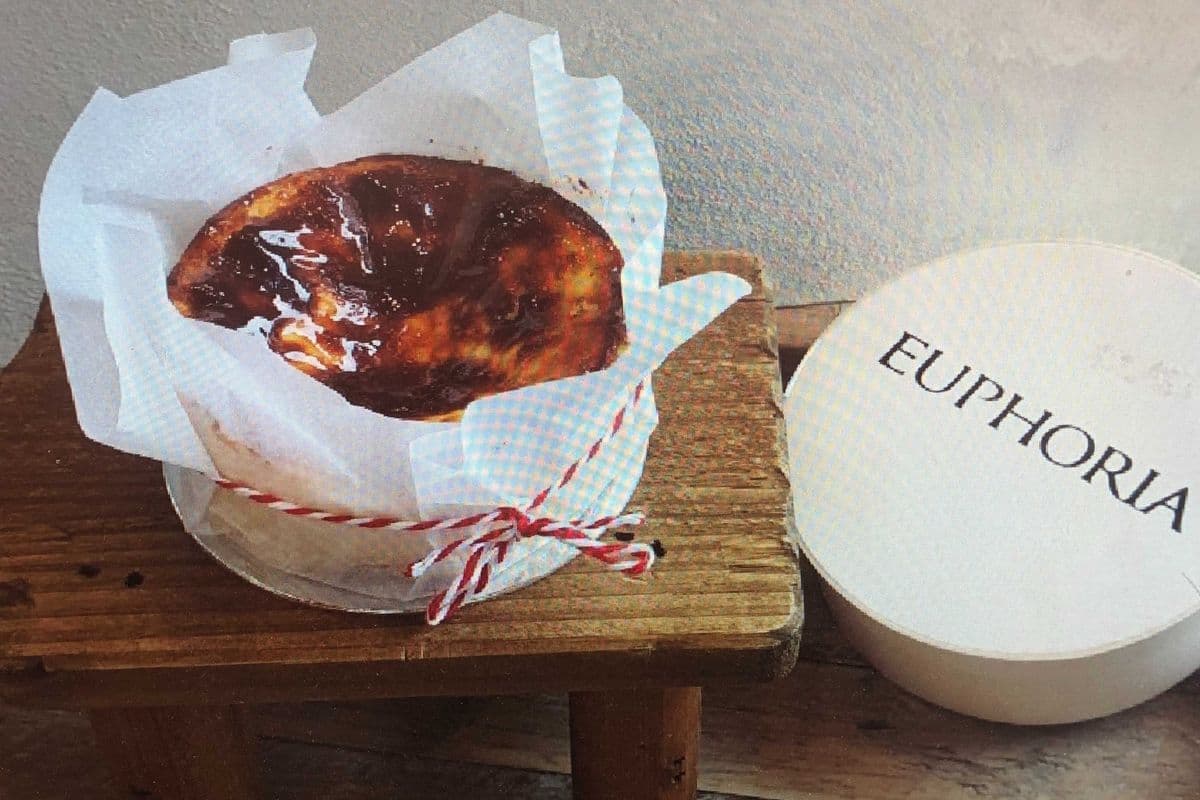 4" Basque Burnt Cheese Cake ( Vanilla Flavor) (1 x 4-in)