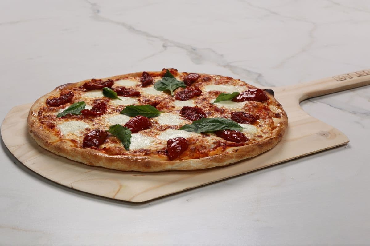 11'' Xtra-Thin Margherita Gourmet Pizza (8 Slices)