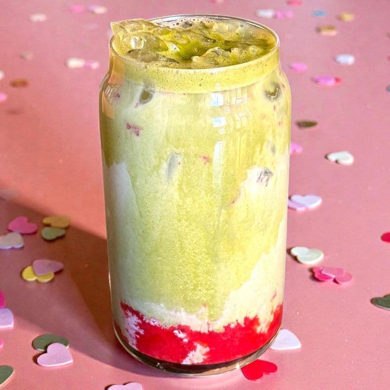 COLD DRINKS - ICED STRAWBERRY MATCHA LATTE