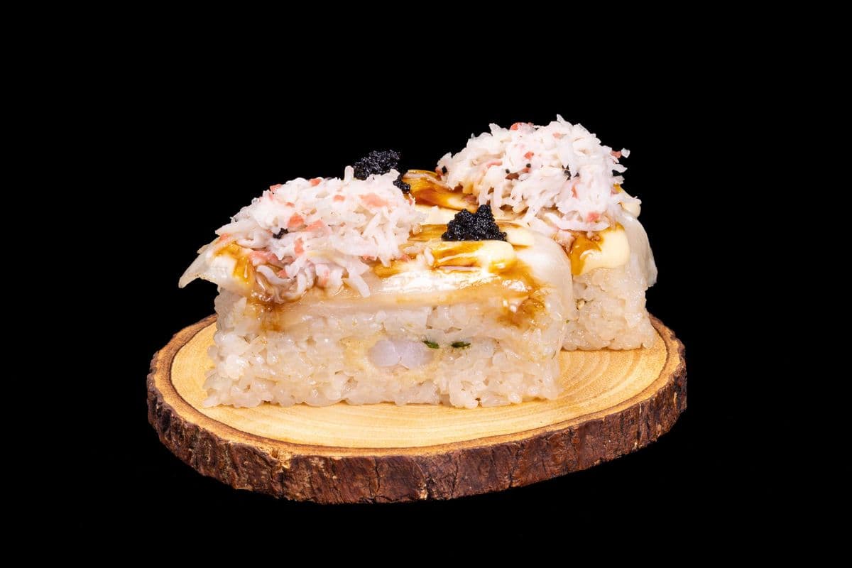 M9. Aburi White Tuna Oshi (8pcs)