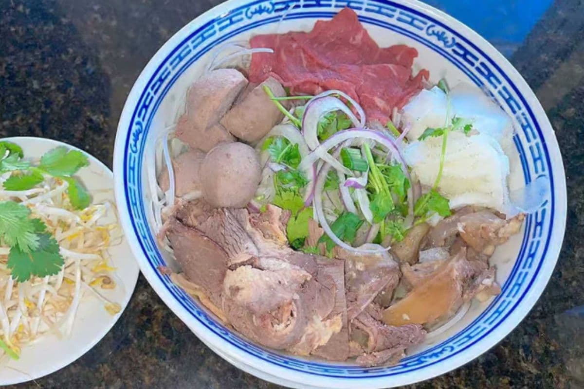 19. Special Noodle Soup - Pho Dac Biet Zen