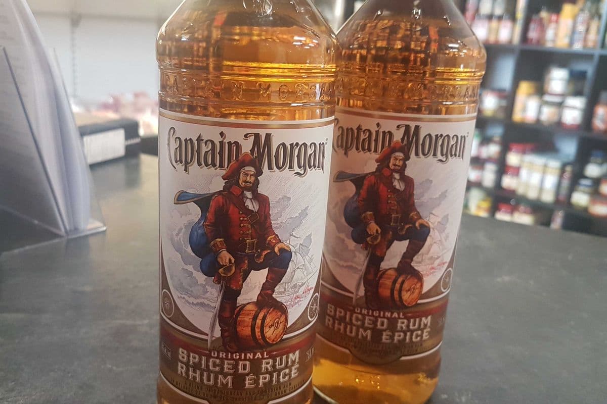 Captain Morgan Spiced Rum (750 ml)