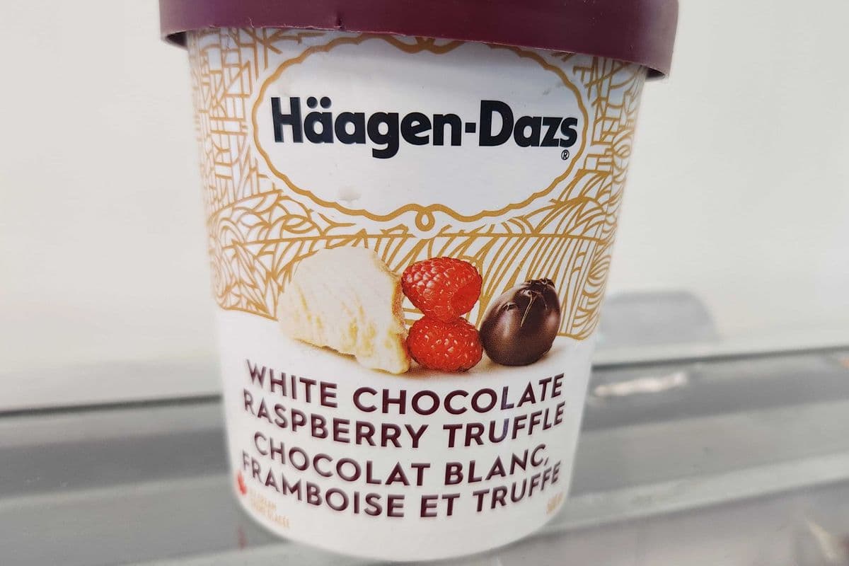 WHITE CHOCOLATE RASPBERRY TRUFFLE ICE CREAM (500ml)