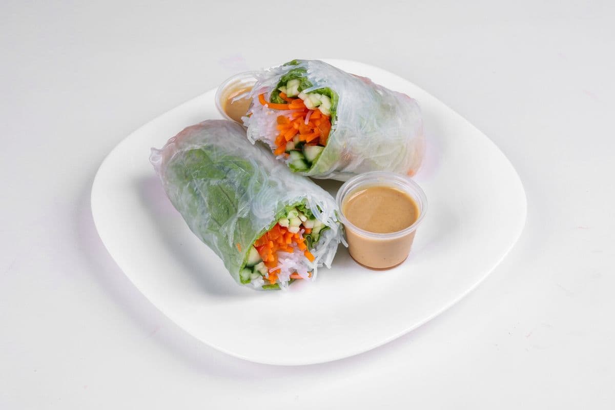 Salad Roll with Peanut Sauce