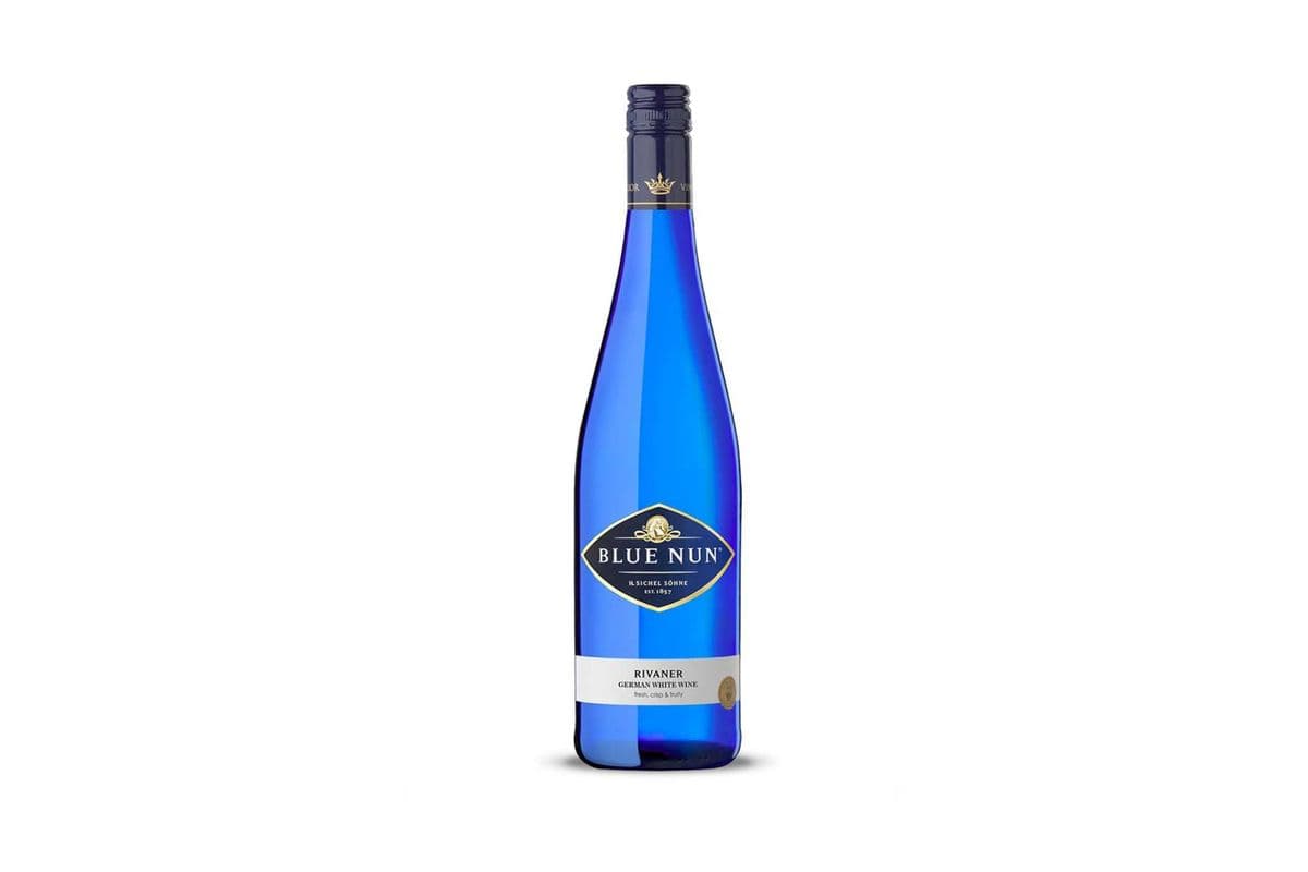 729. BLUE NUN GERMAN WHITE WINE (1 x 750ML)