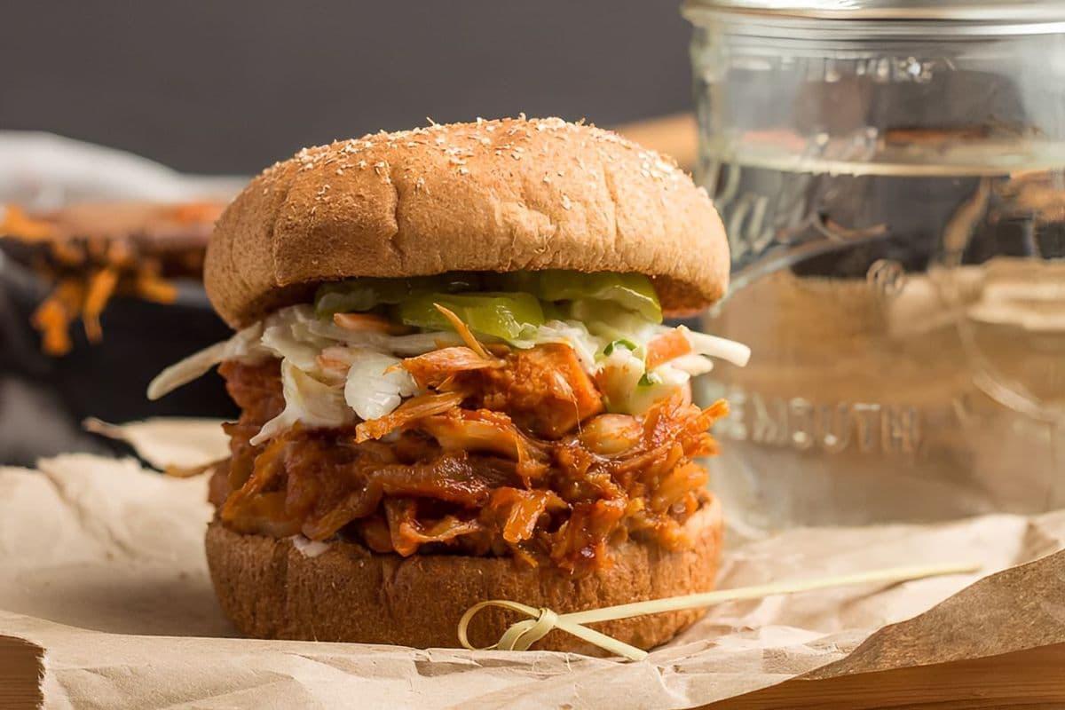 Buffalo Pulled Chickun Burger (V)(GF)