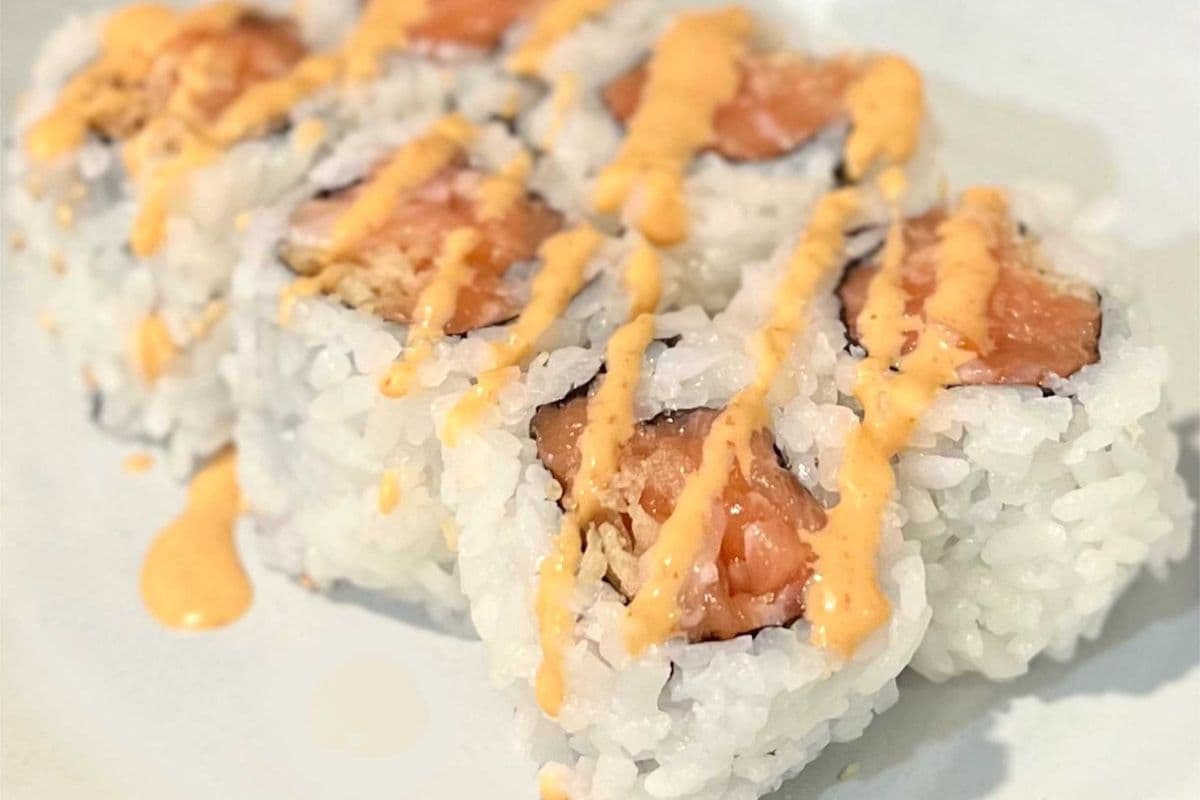 Spicy Salmon Roll (6 pcs)