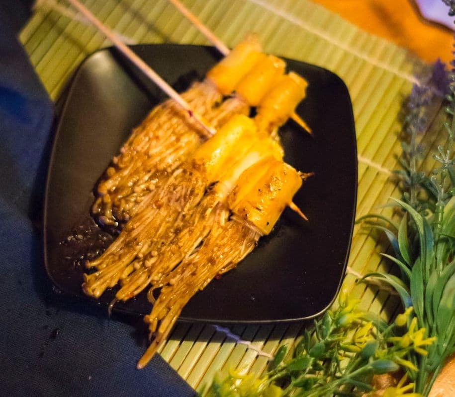 Enoki Mushroom Skewers 炸金针菇 (2 pcs)
