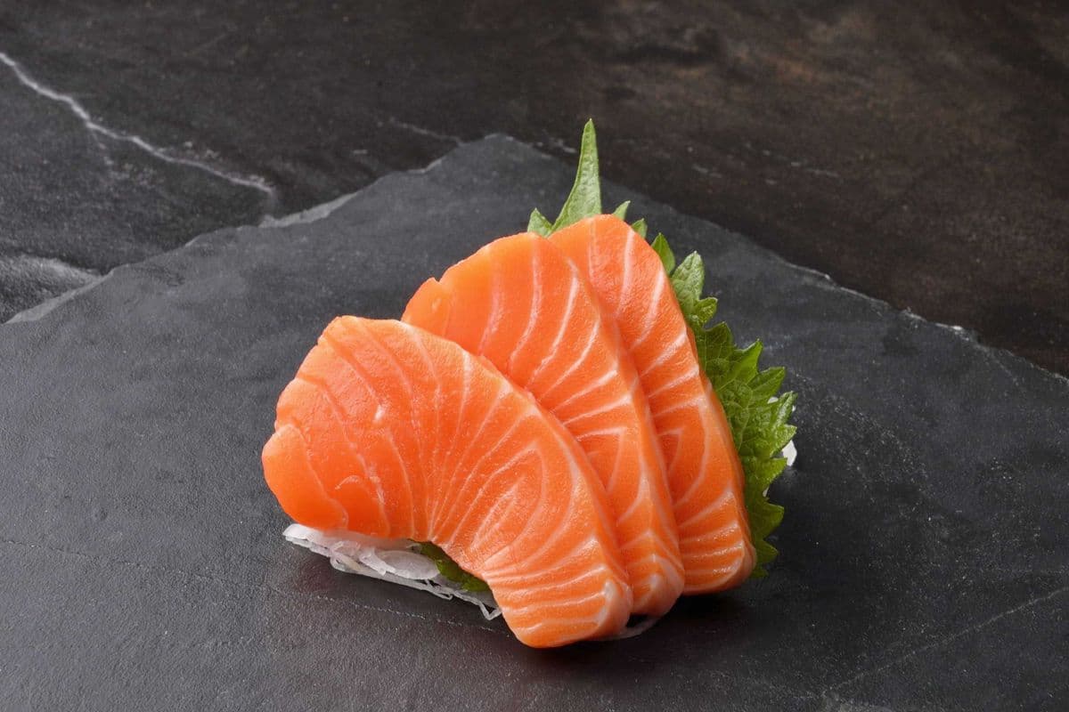 S08. Salmon Sashimi (3 pcs)