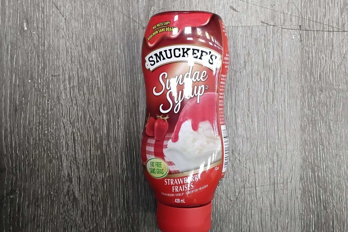 Smuker's sundae syrup strawberry (428ml)