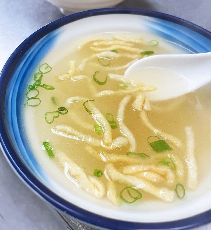 1. Consomme Soup with crispy noodle清汤