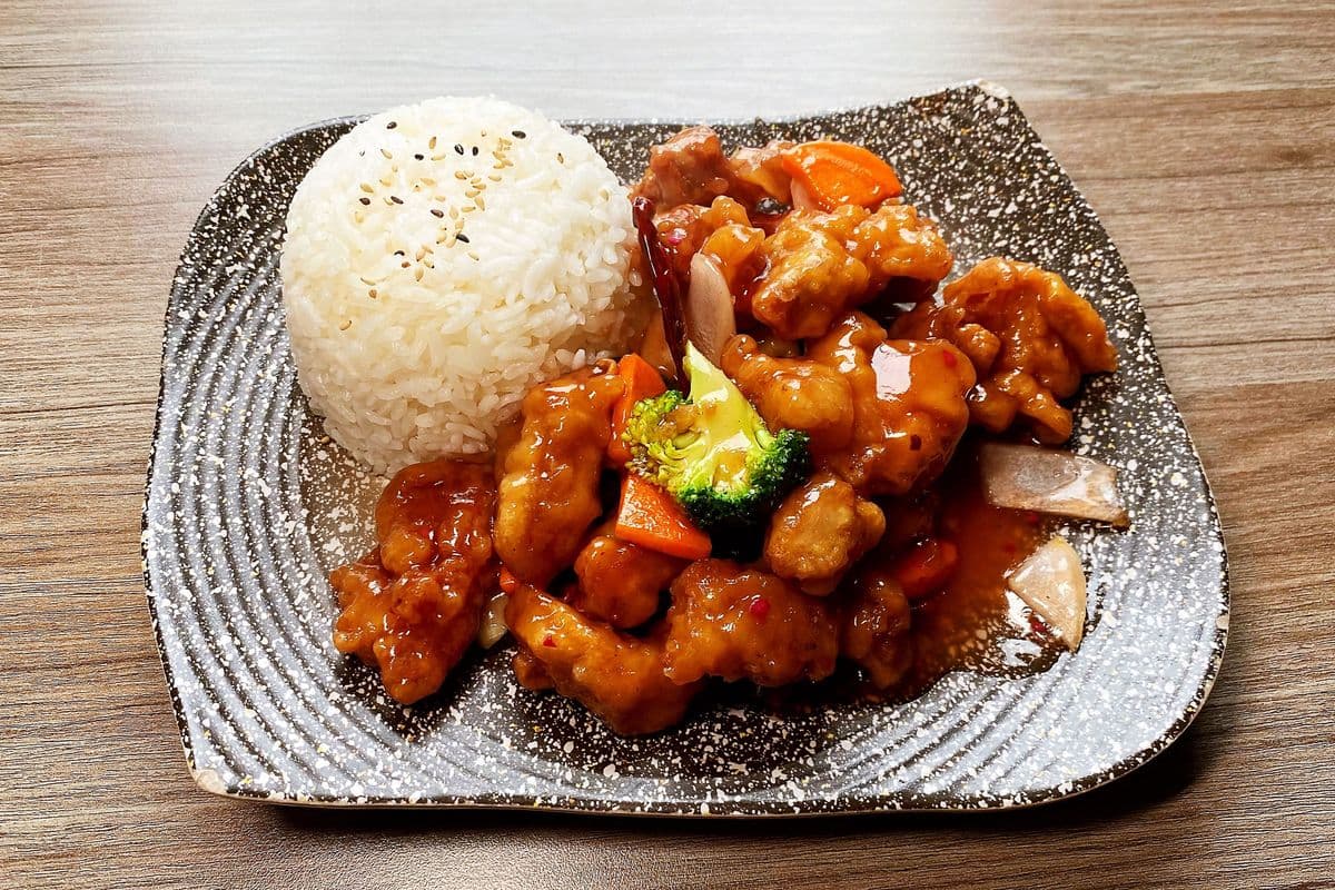 34. Poulet du Général Tao et riz