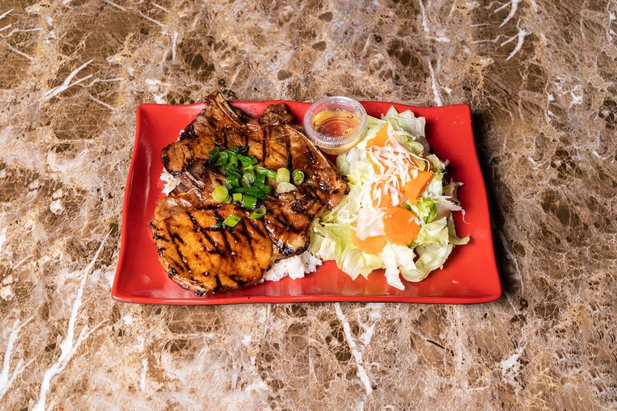 19. Côtelettes de porc grillées / Grilled Pork Chop猪饭