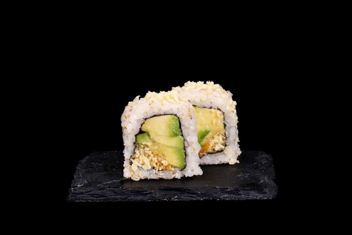 C18. Crunchy Avocado Roll (8pcs)