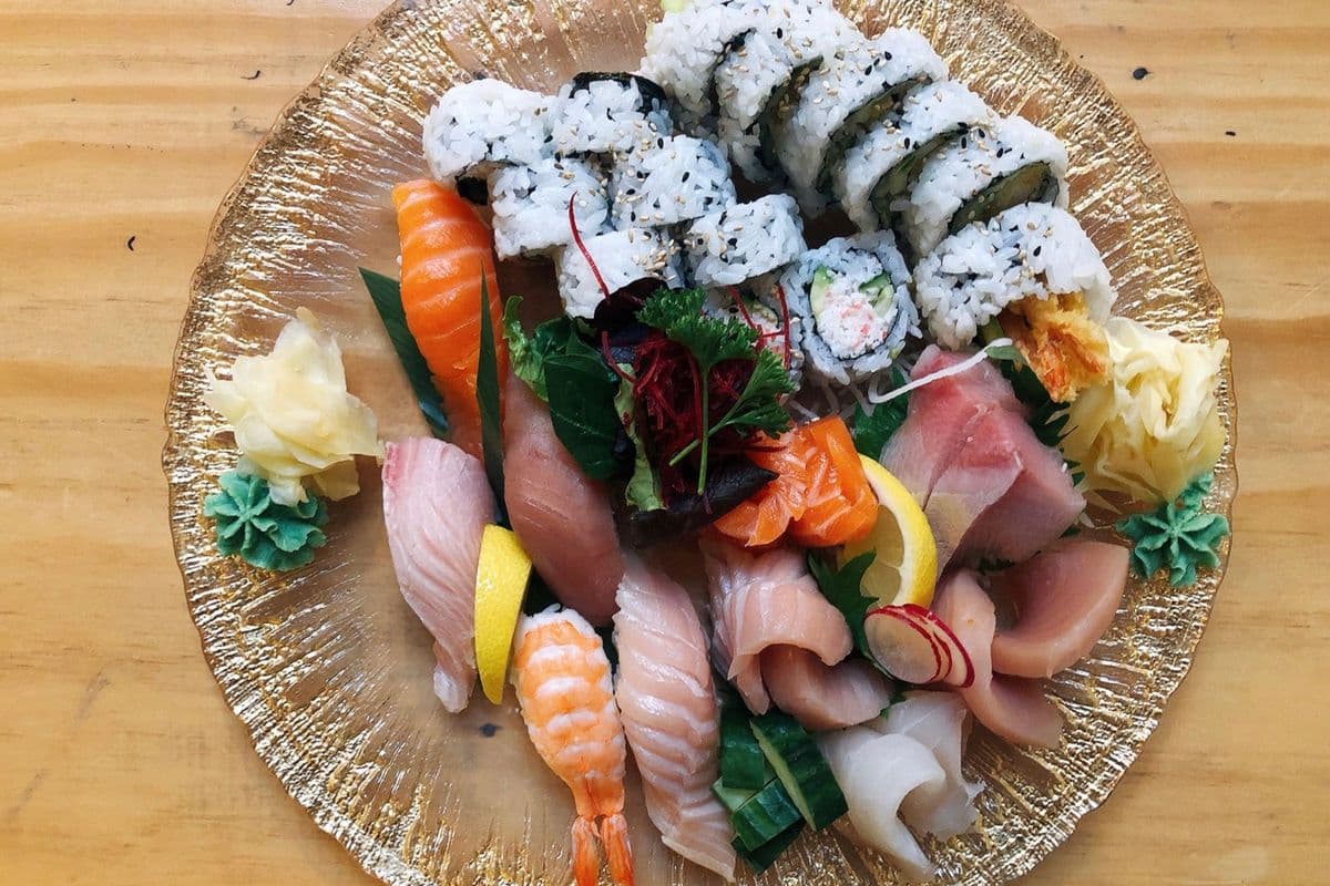 Mori Boat A (For 2 - 10pcs Sashimi + 5pcs Nigiri + 2 Rolls)