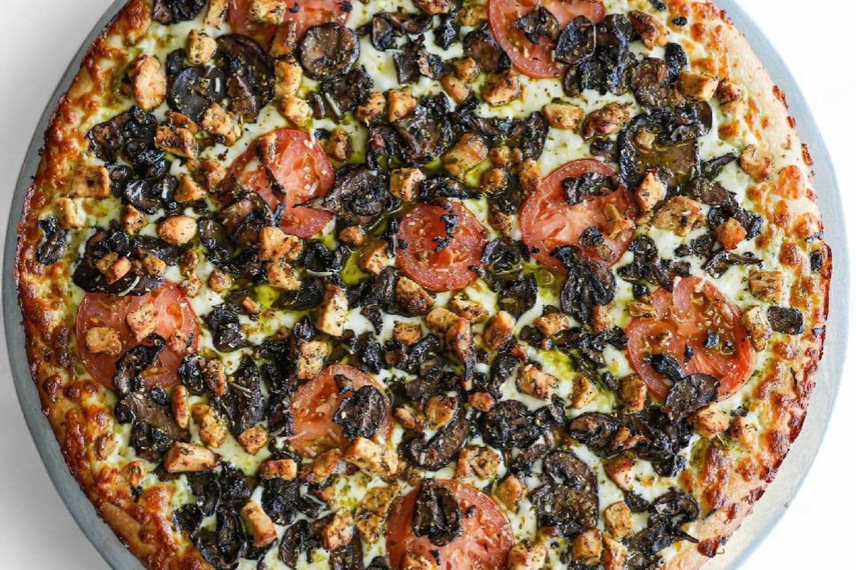 12" Medium Pesto Chicken Gourmet Pizza