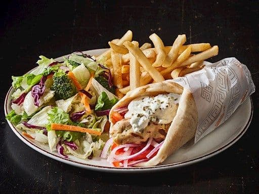 Assiette souvlaki pita au poulet / Chicken Souvlaki Pita Plate