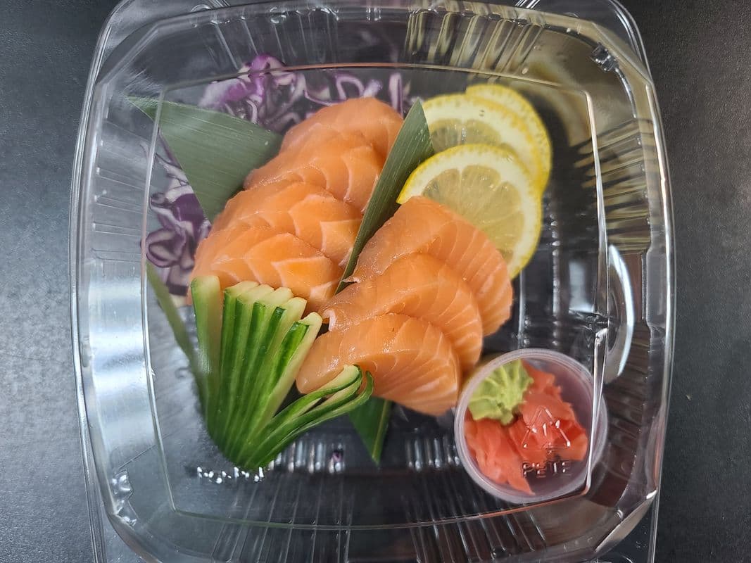 Salmon Sashimi (7 pcs)