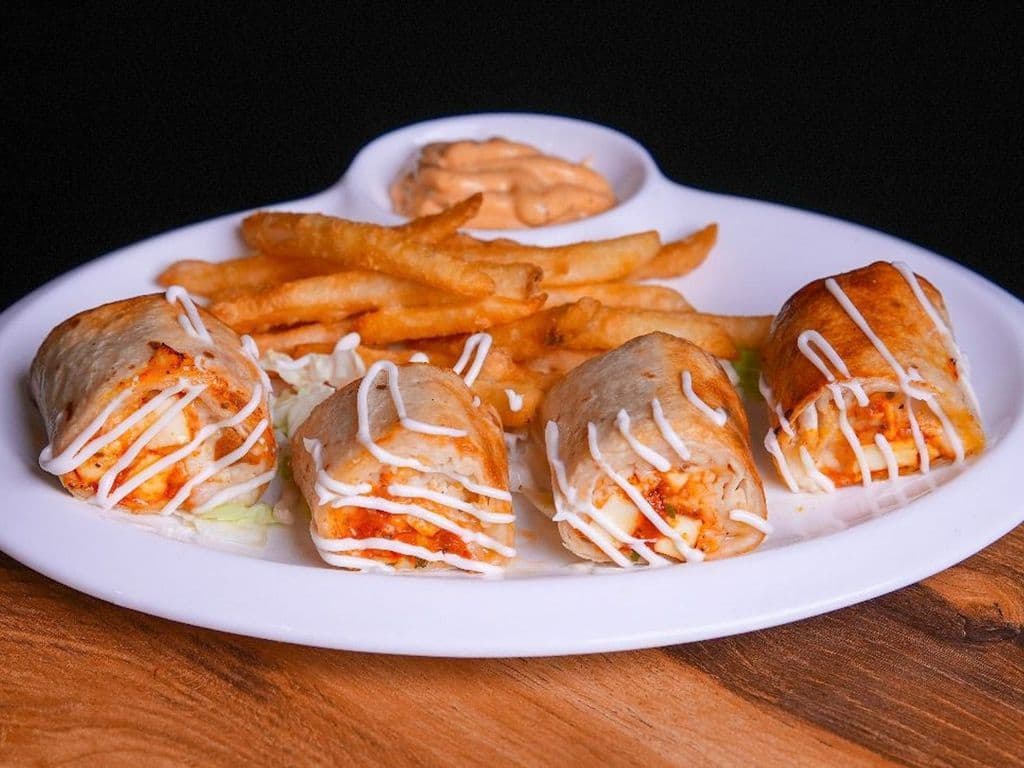 Pizza Roll -(Veggie/Paneer/Butter Chicken)