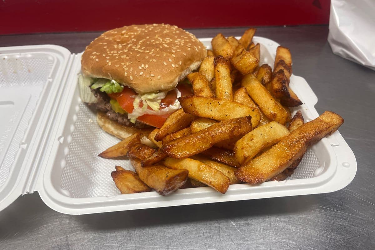 B2. Classic Burger