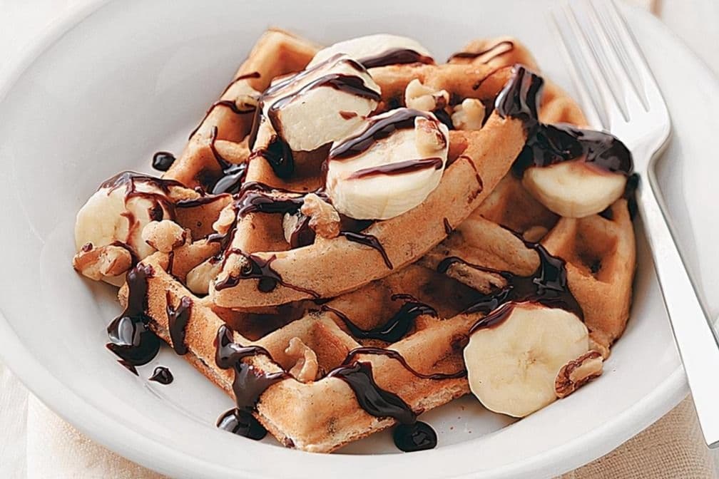 Demi-Gaufre aux Bananes avec Chocolat et Crème Anglaise / Half-Waffle with Bananas, Chocolate and English Cream